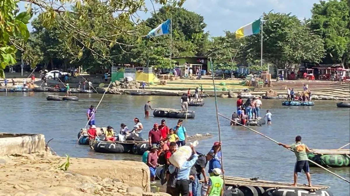 Ecuatorianos entran por la frontera sur